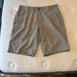 Under Armour Men's Golf Khaki Shorts